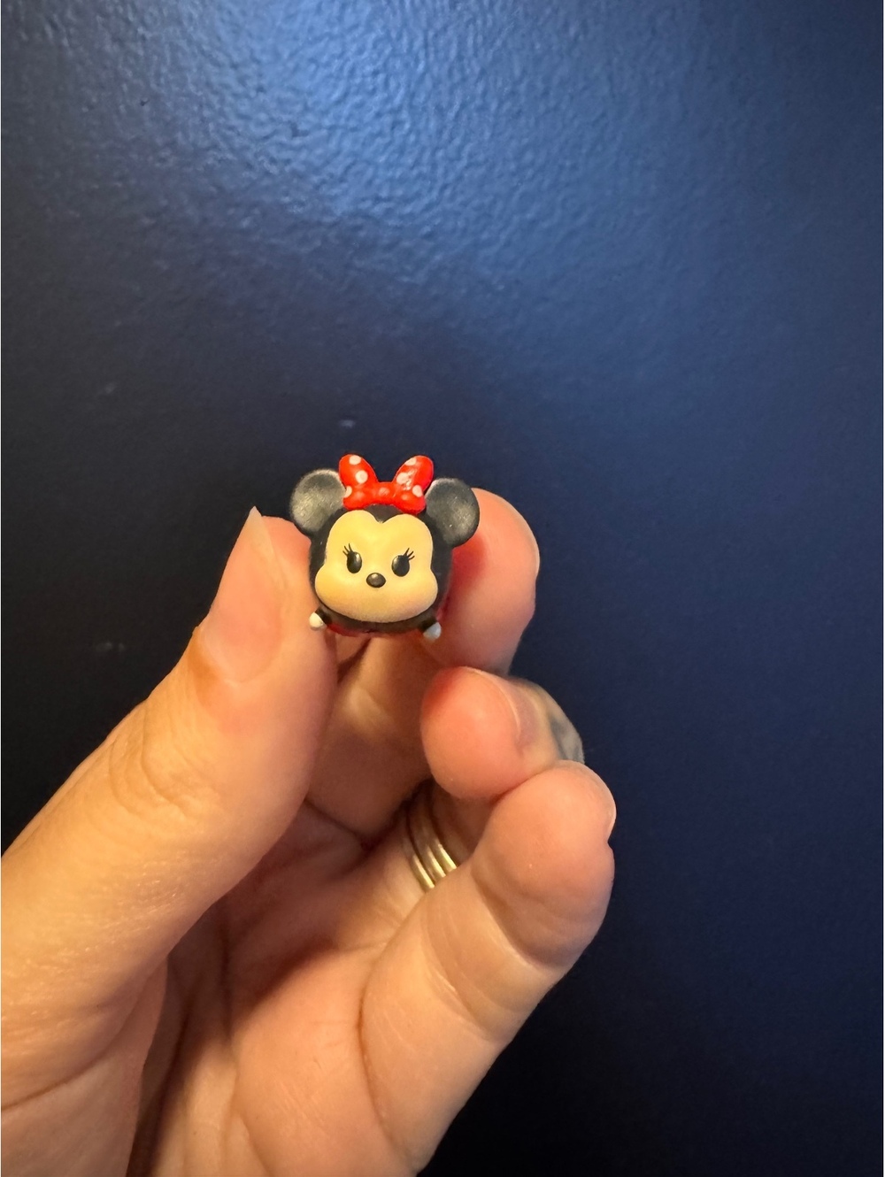 Disney Tsum Tsum Mini Figure - Minnie Mouse Red Polka Dot Dress